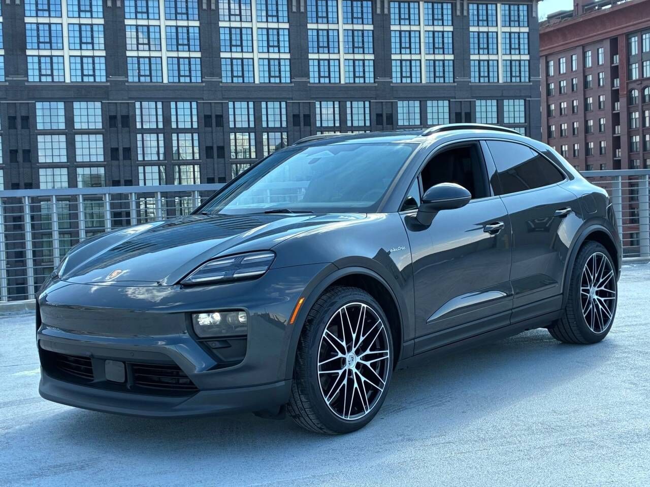2026 PORSCHE Macan