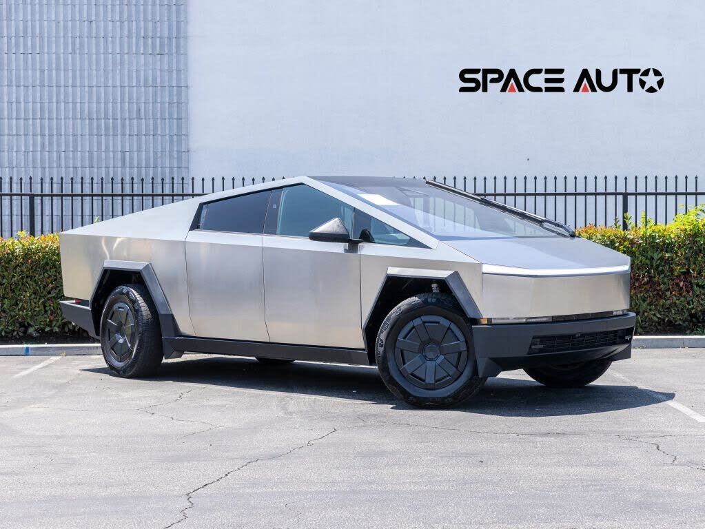 2024 TESLA Cybertruck