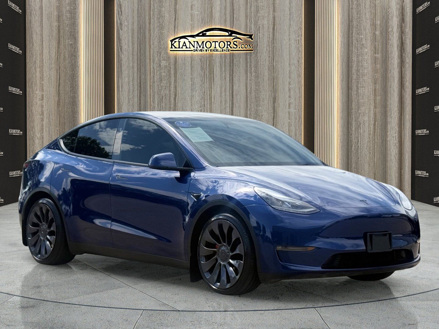 2025 TESLA Model Y