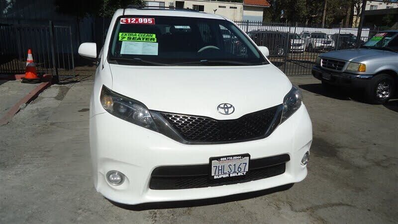 2014 TOYOTA Sienna