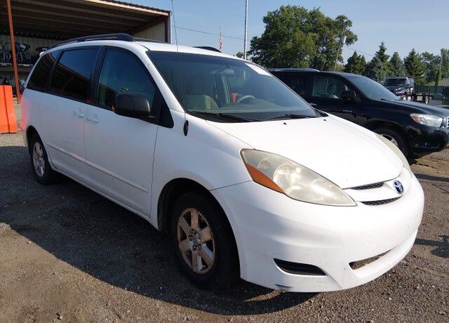 2010 TOYOTA Sienna