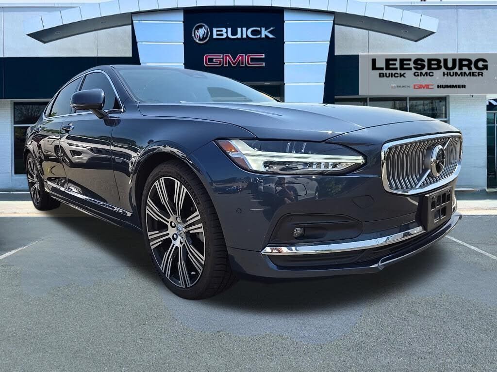 2022 VOLVO S90