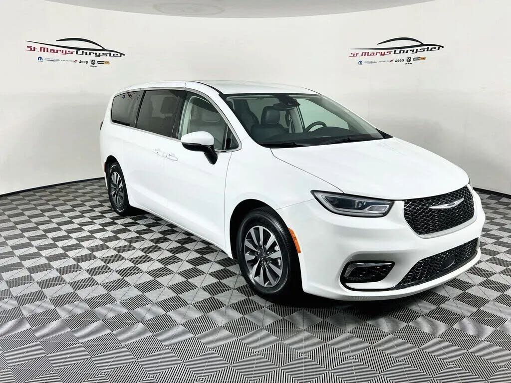 2023 CHRYSLER Pacifica
