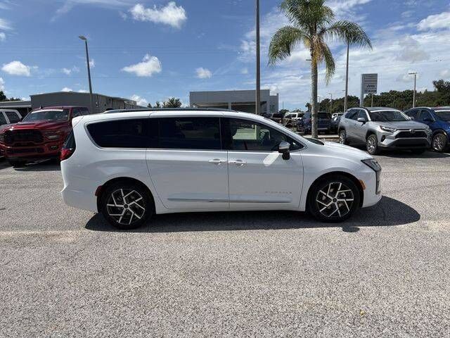 2027 CHRYSLER Pacifica