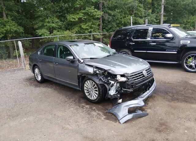 2017 VOLKSWAGEN Passat