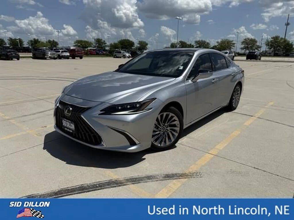 2025 LEXUS ES