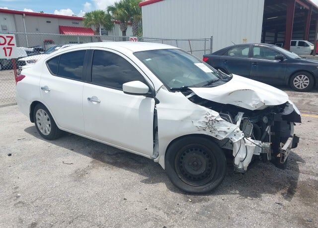 2017 NISSAN Versa