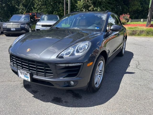 2017 PORSCHE Macan