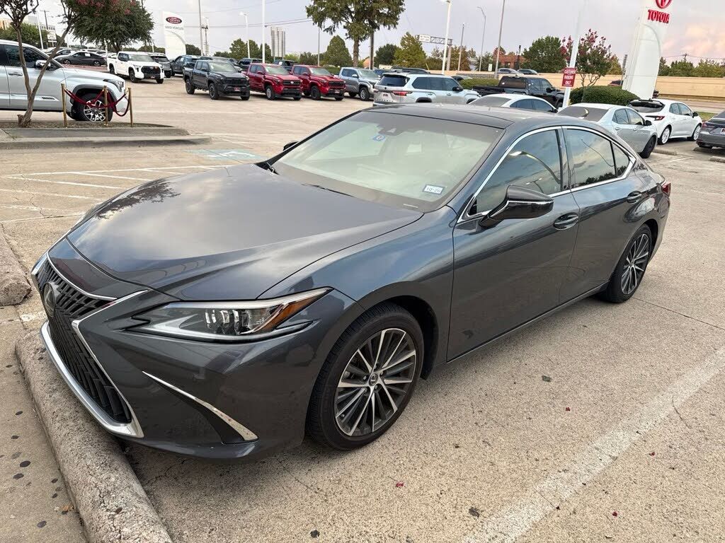 2025 LEXUS ES