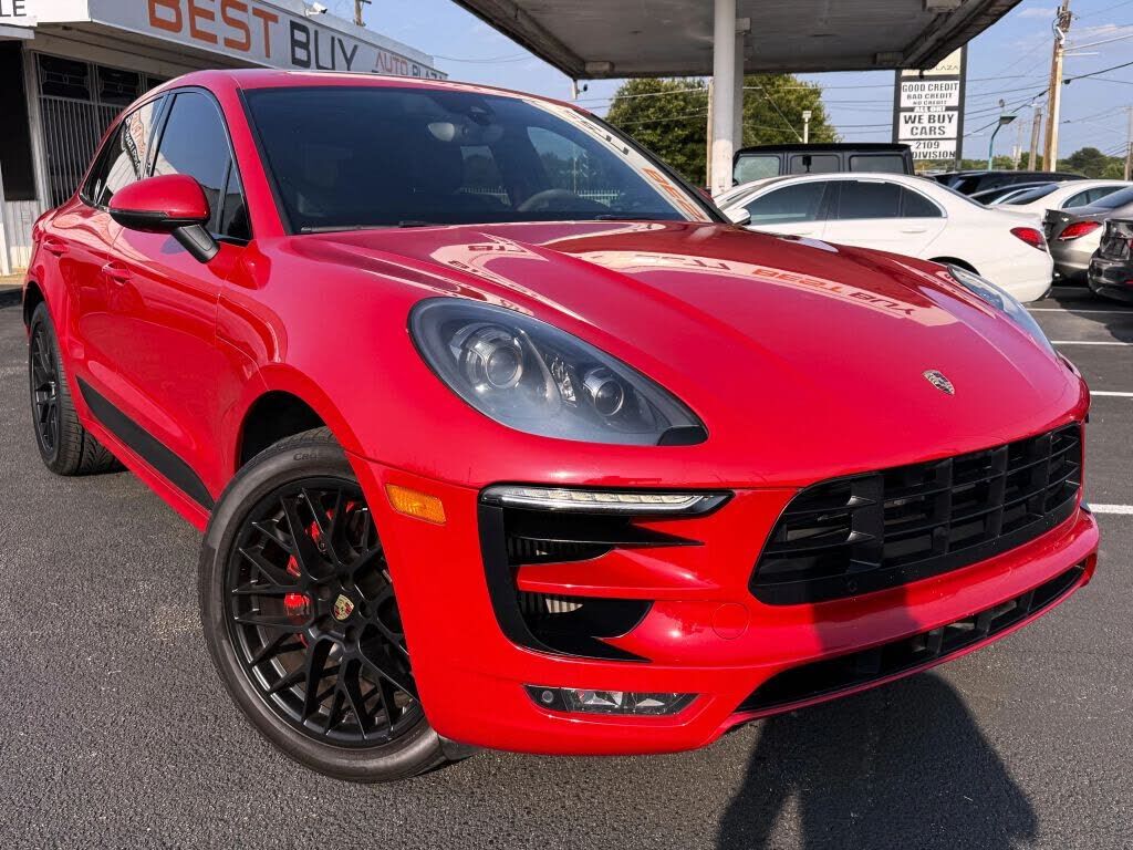2017 PORSCHE Macan
