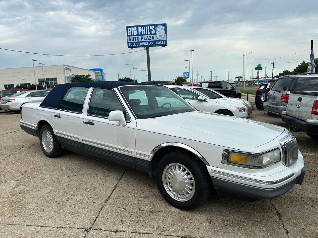 1997 LINCOLN Town Car