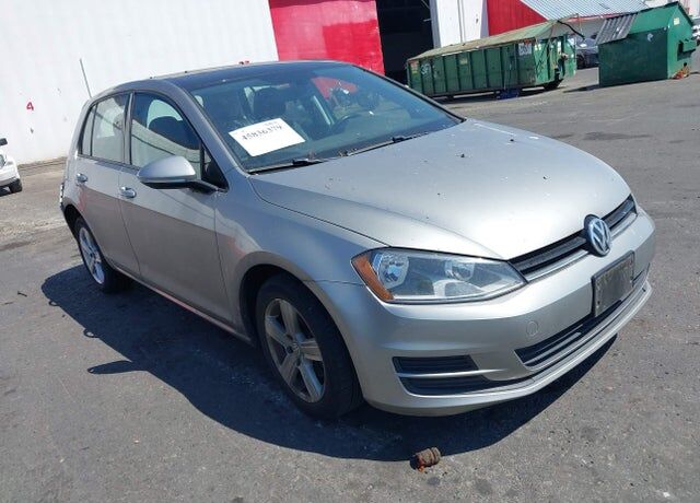 2017 VOLKSWAGEN Golf
