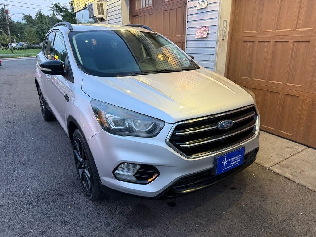 2017 FORD Escape