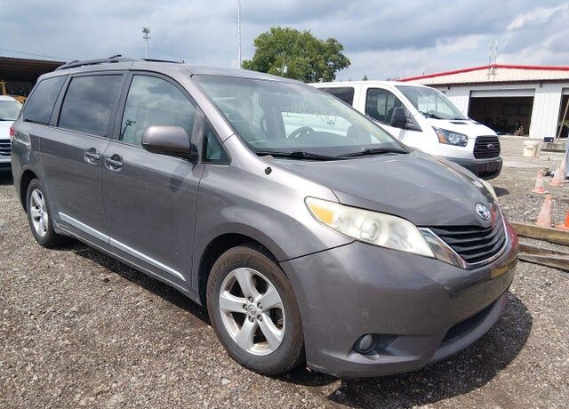 2014 TOYOTA Sienna