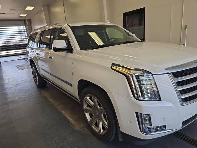 2018 CADILLAC Escalade ESV