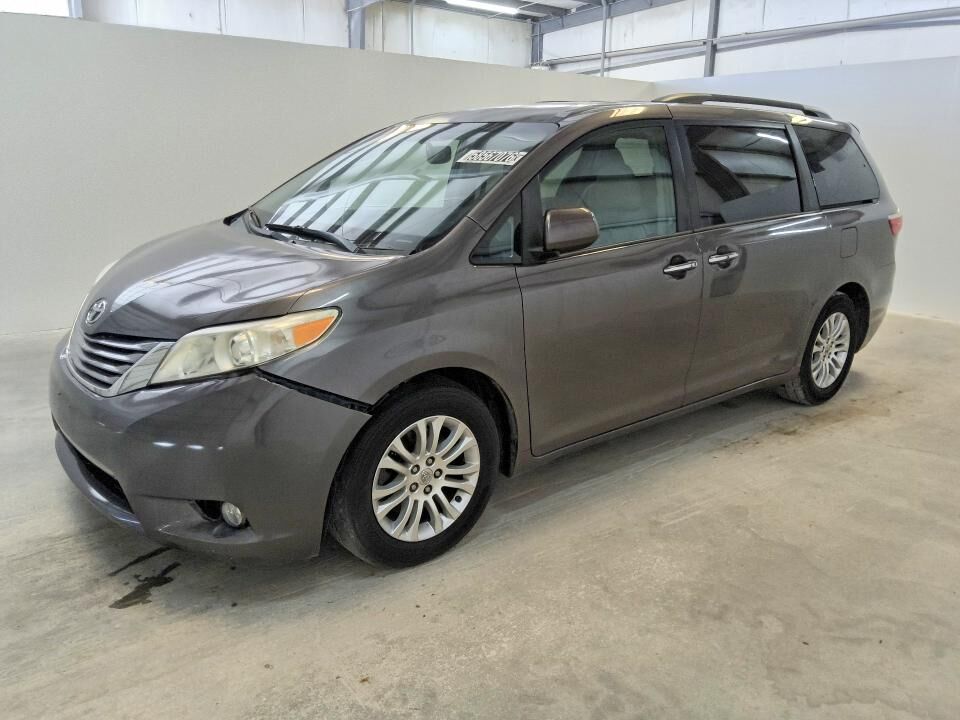 2015 TOYOTA Sienna