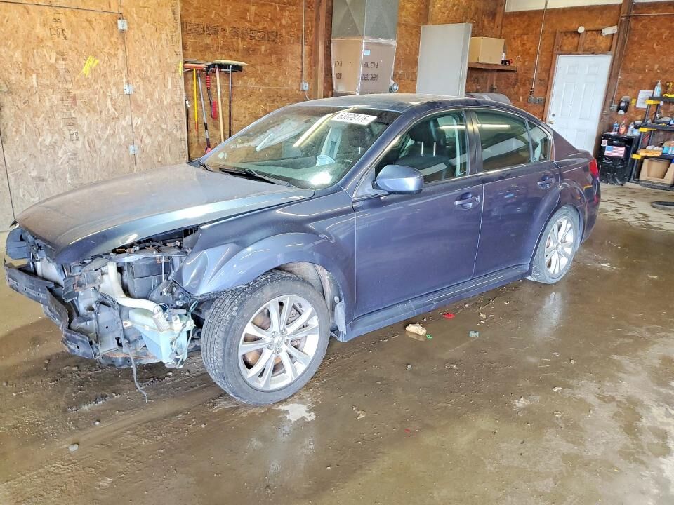 2013 SUBARU Legacy