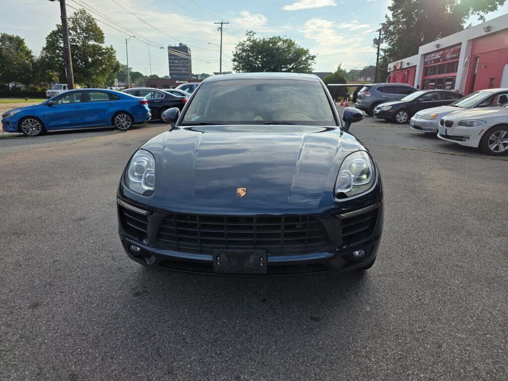 2016 PORSCHE Macan