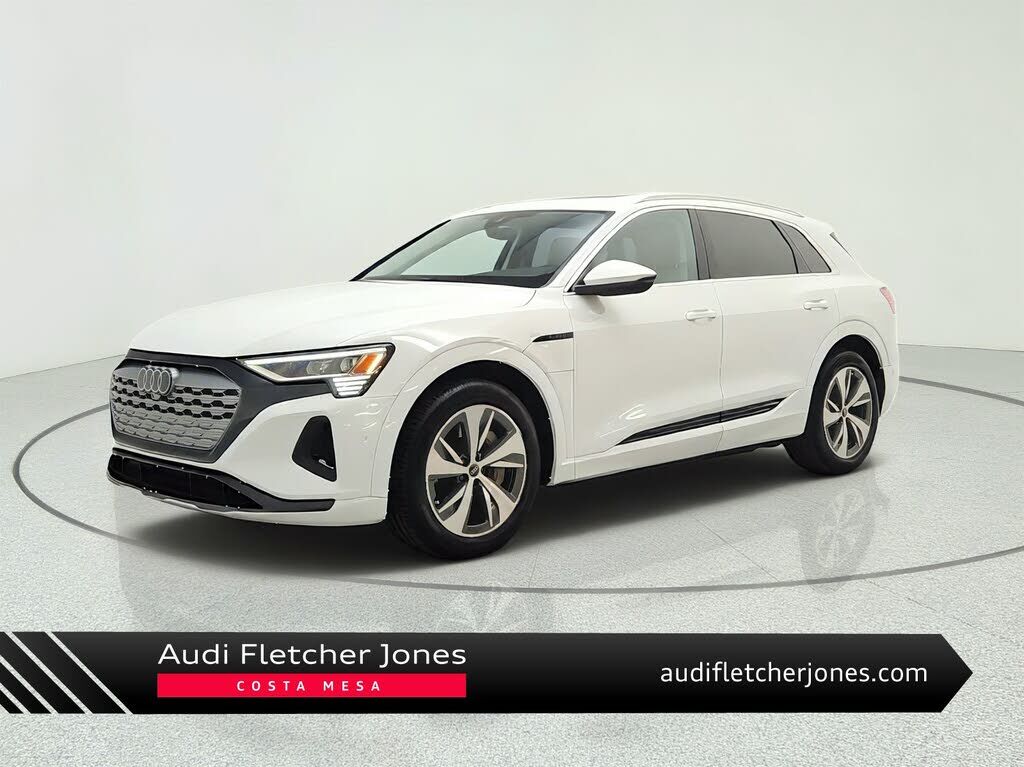 2024 AUDI Q8
