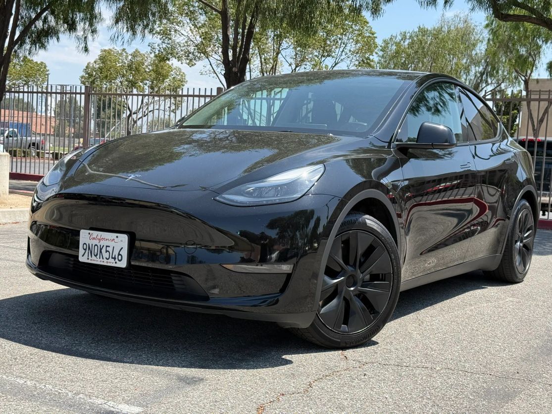 2024 TESLA Model Y