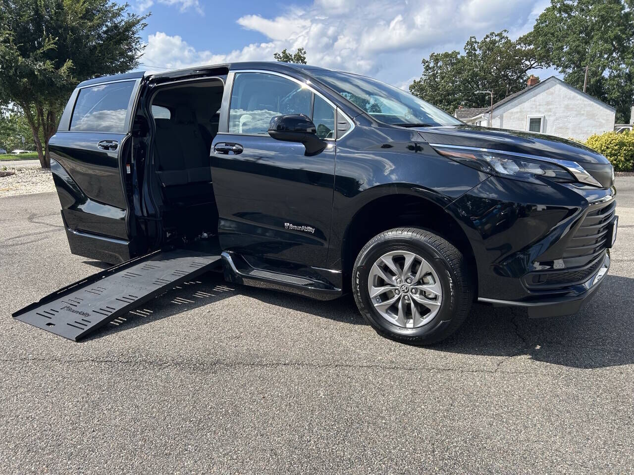 2024 TOYOTA Sienna