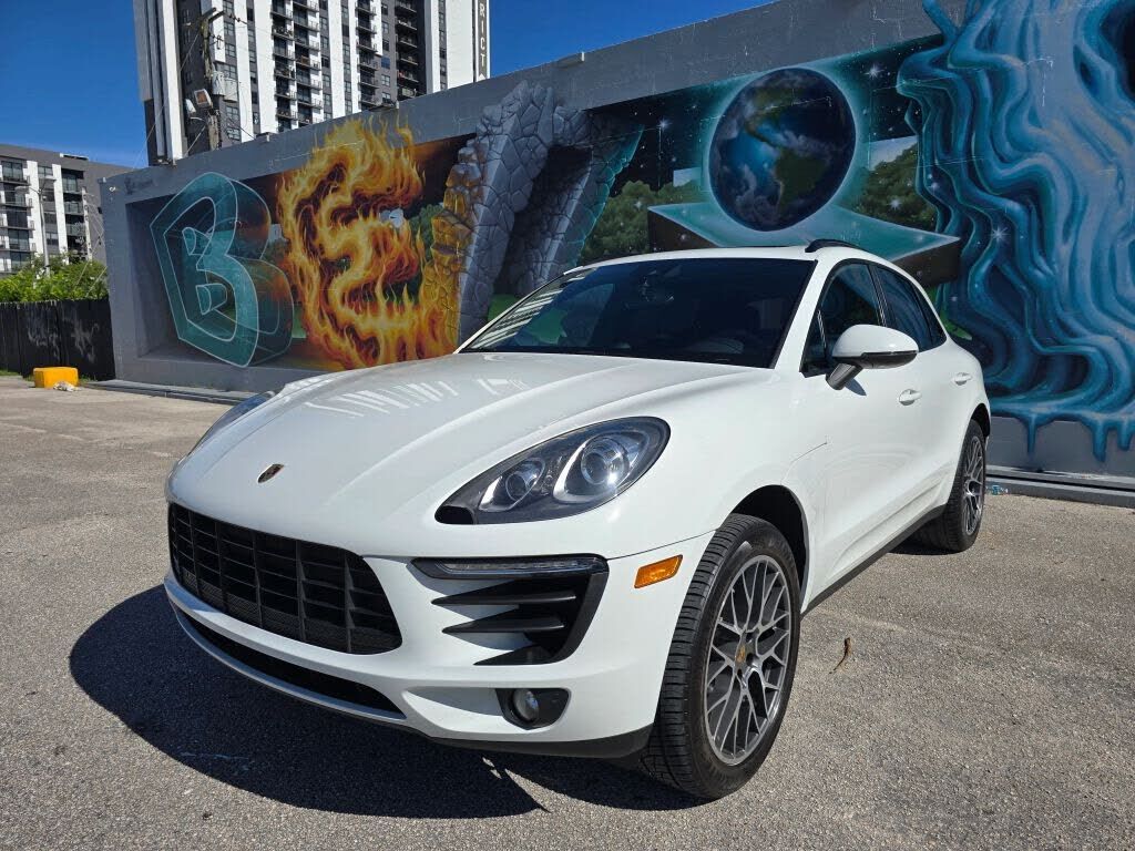 2018 PORSCHE Macan