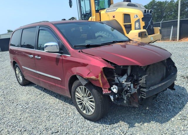 2014 CHRYSLER Town and Country