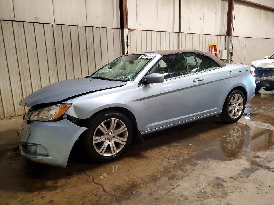 2013 CHRYSLER 200