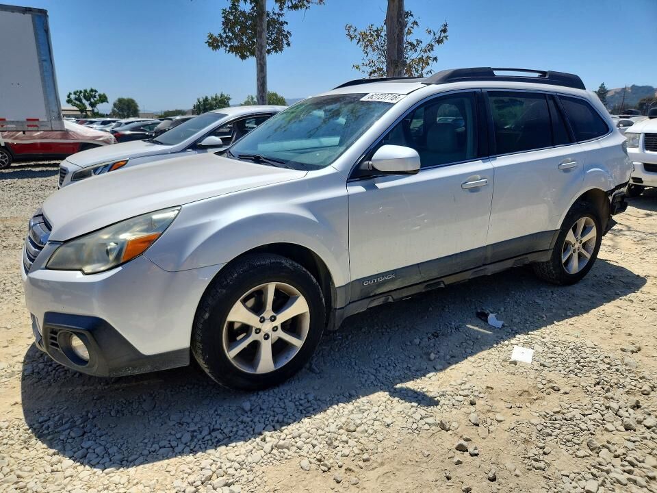2013 SUBARU Outback