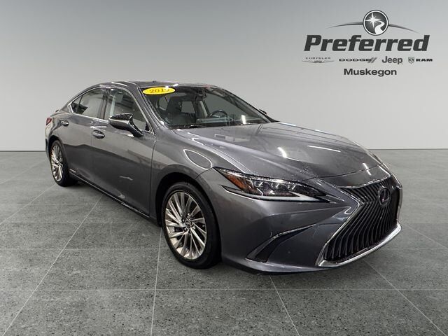 2019 LEXUS ES