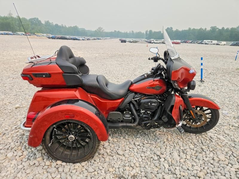 2025 HARLEY DAVIDSON FLHTCUTG / Tri Glide Ultra
