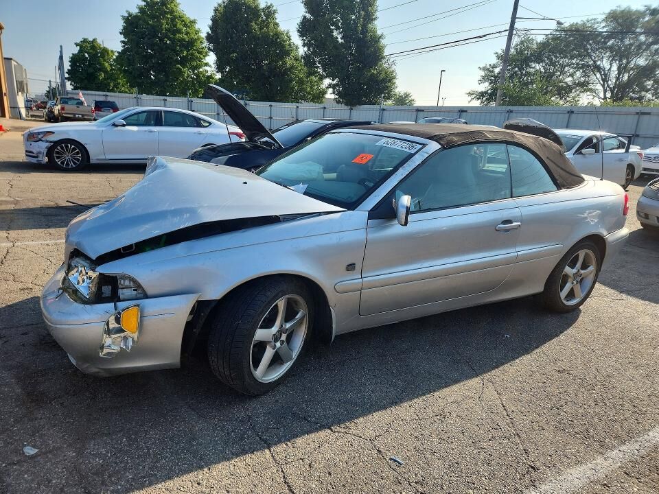 2004 VOLVO C70