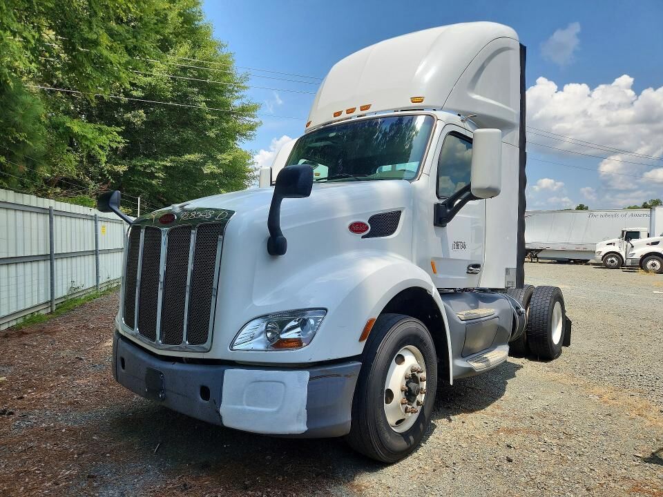 2017 PETERBILT 579