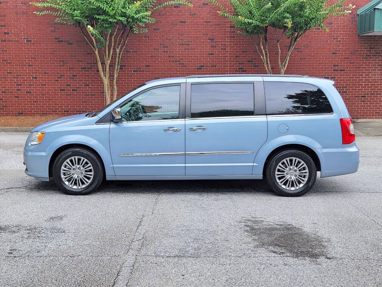 2013 CHRYSLER Town and Country