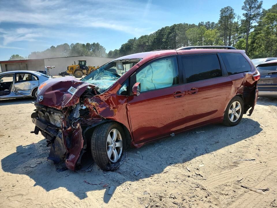 2015 TOYOTA Sienna