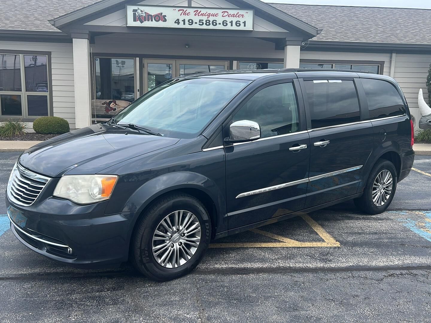 2014 CHRYSLER Town and Country