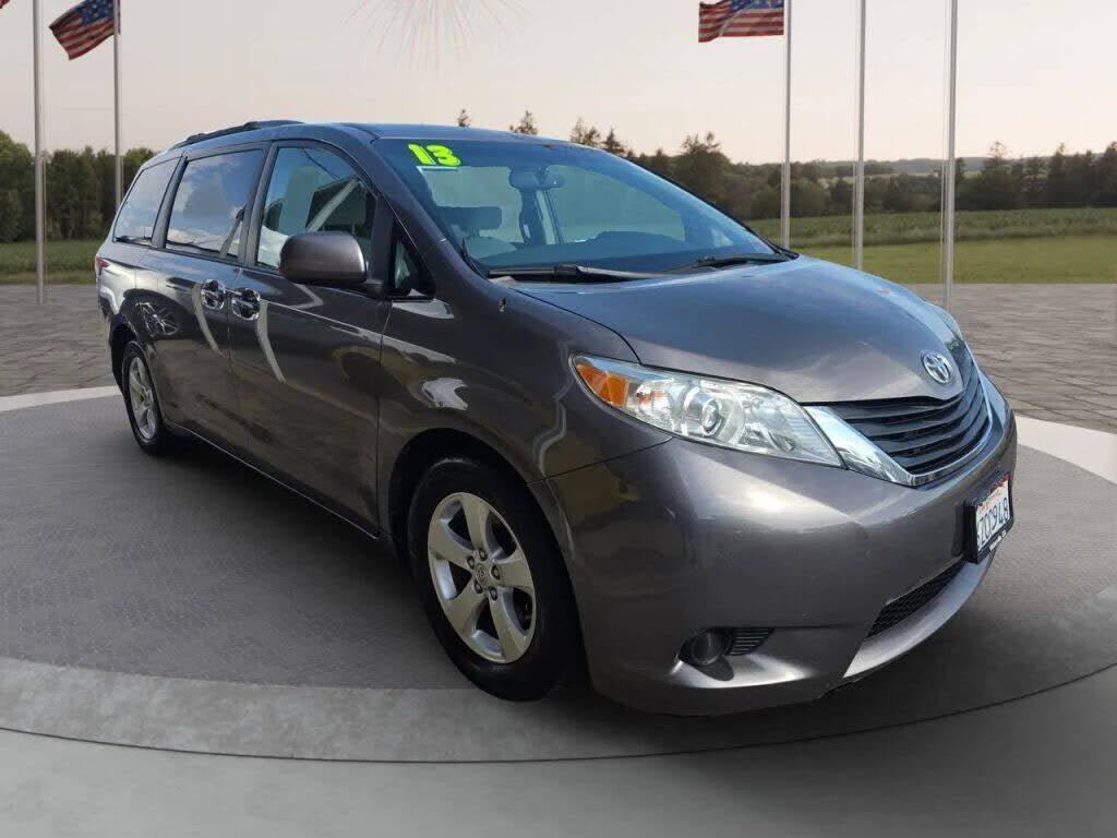 2013 TOYOTA Sienna