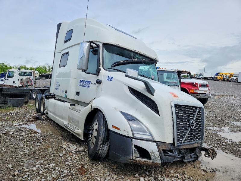 2021 VOLVO TRUCK VNL