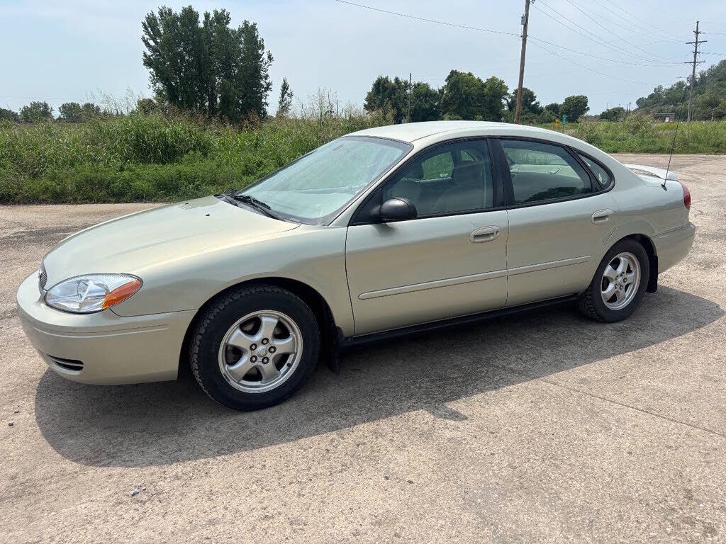 2005 FORD Taurus