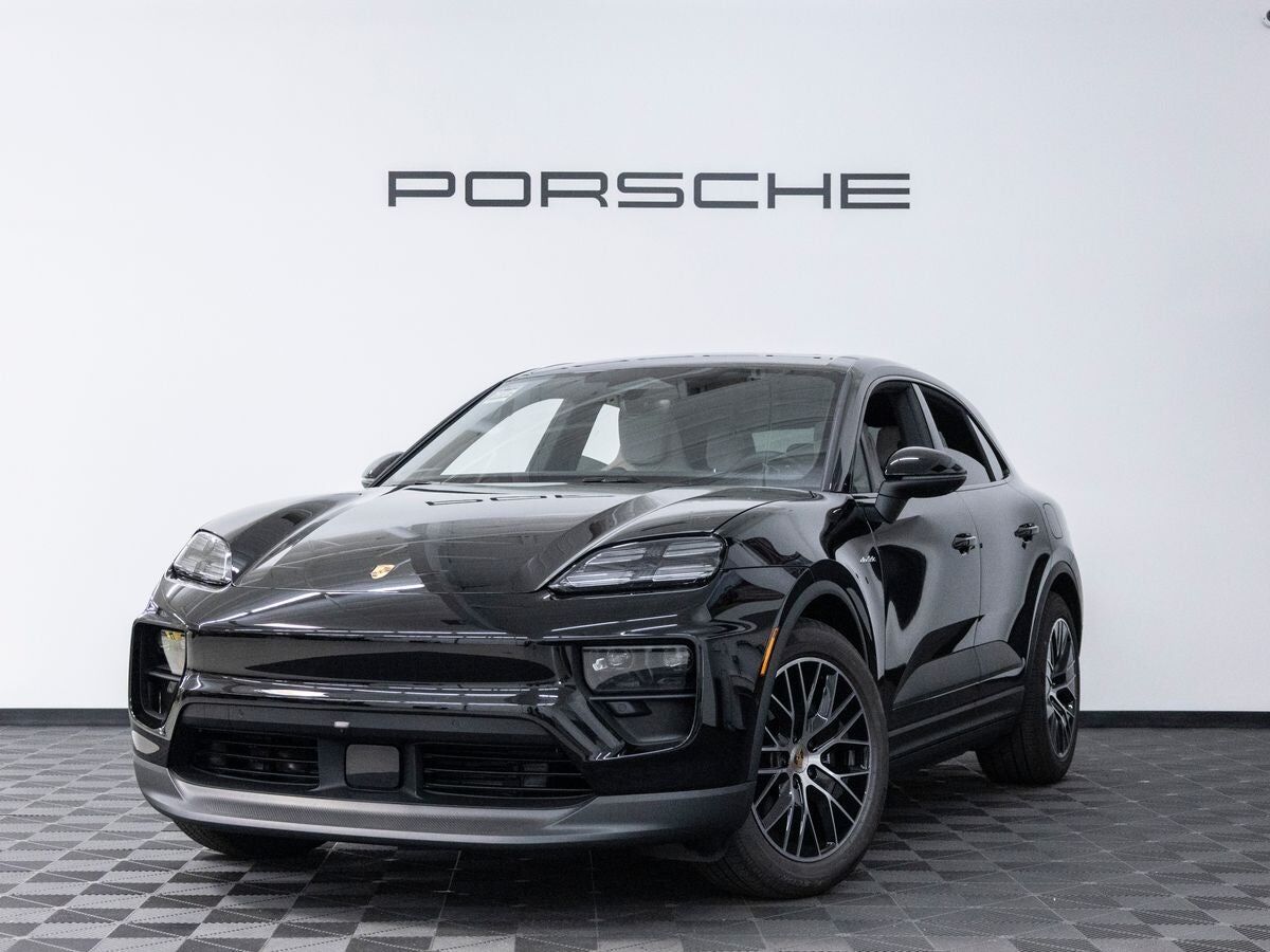 2026 PORSCHE Macan