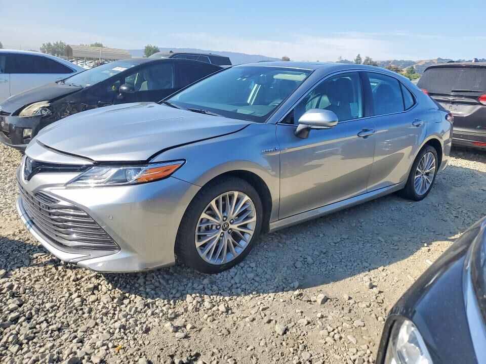 2019 TOYOTA Camry