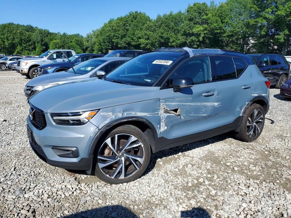 2020 VOLVO XC40