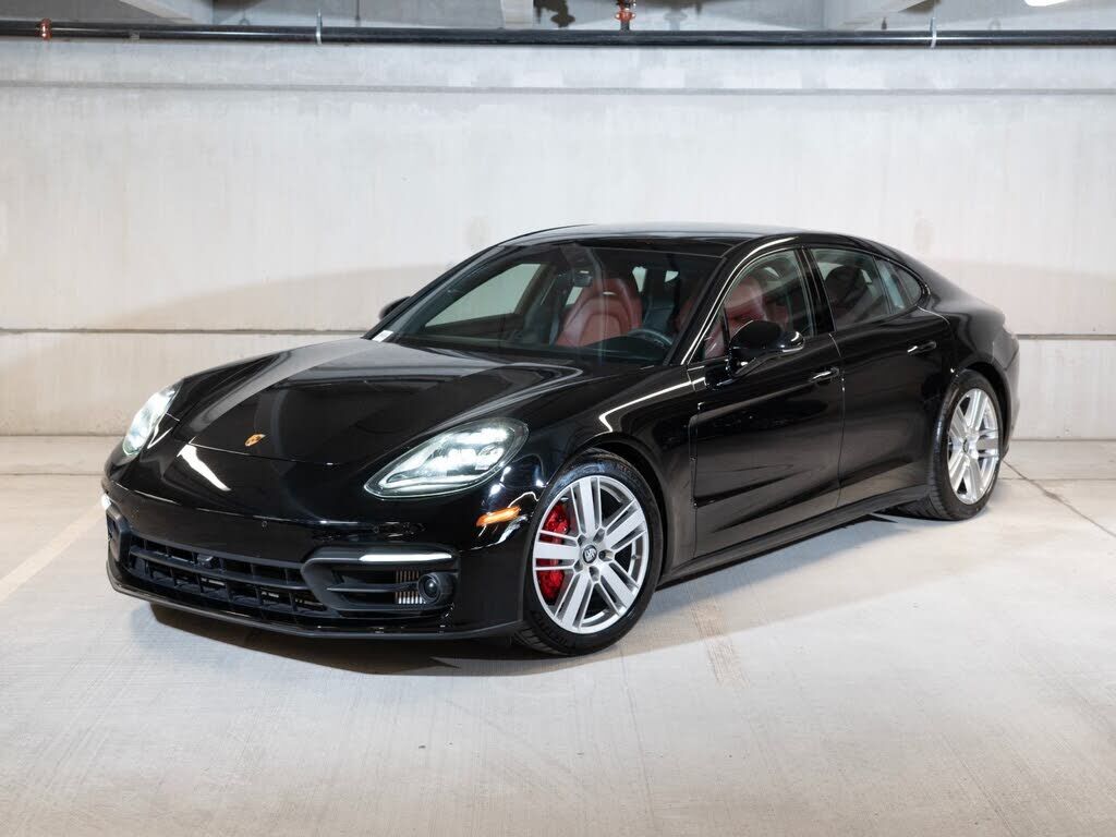 2022 PORSCHE Panamera