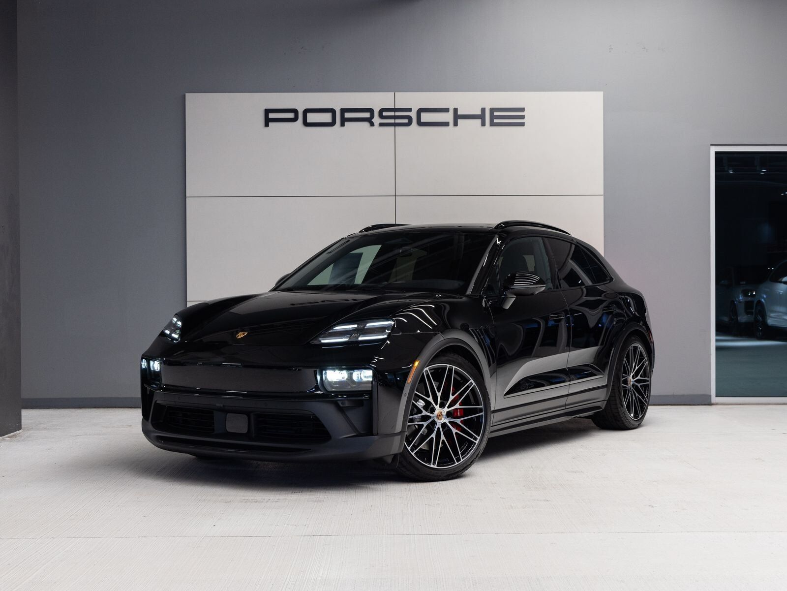 2026 PORSCHE Macan