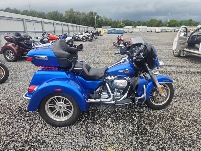 2024 HARLEY DAVIDSON FLHTCUTG / Tri Glide Ultra