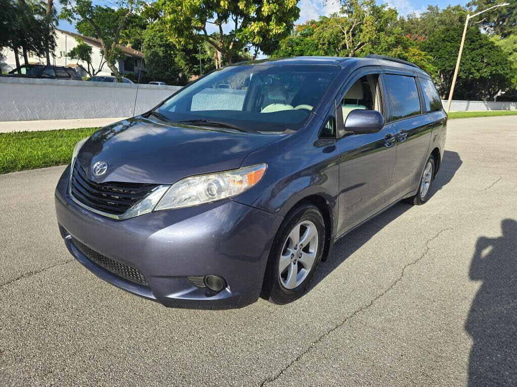 2014 TOYOTA Sienna