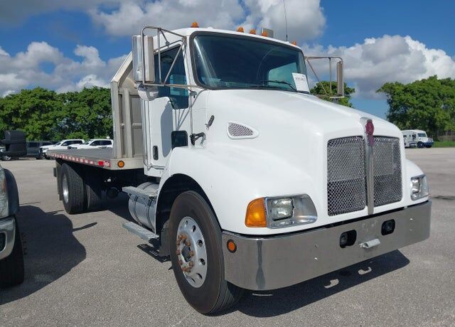2008 KENWORTH T300