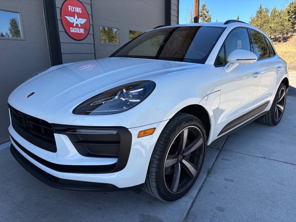 2024 PORSCHE Macan