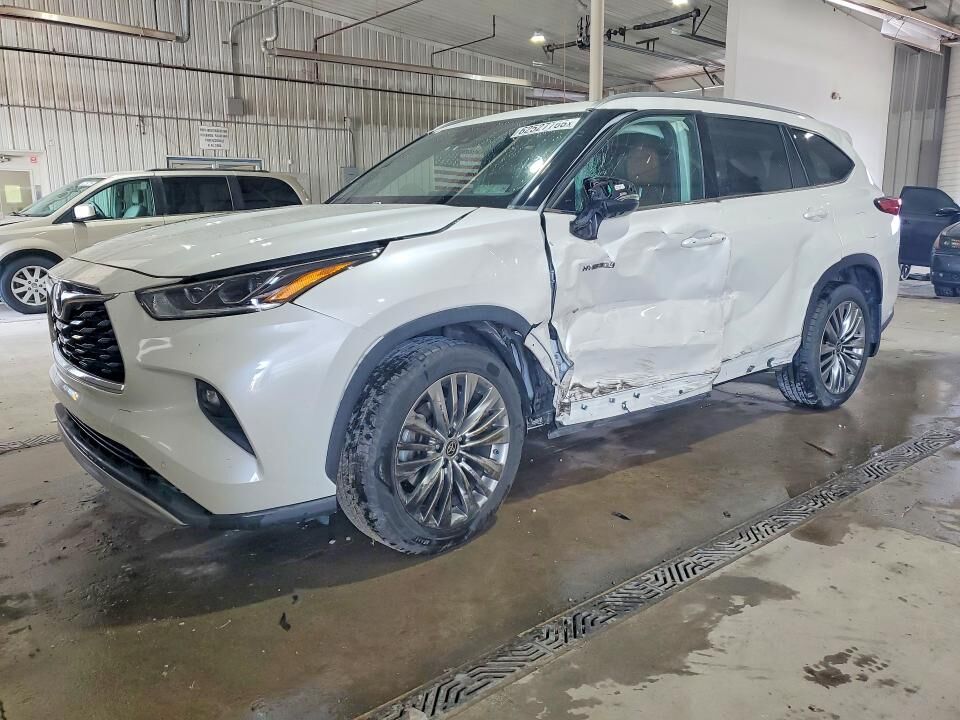 2021 TOYOTA Highlander