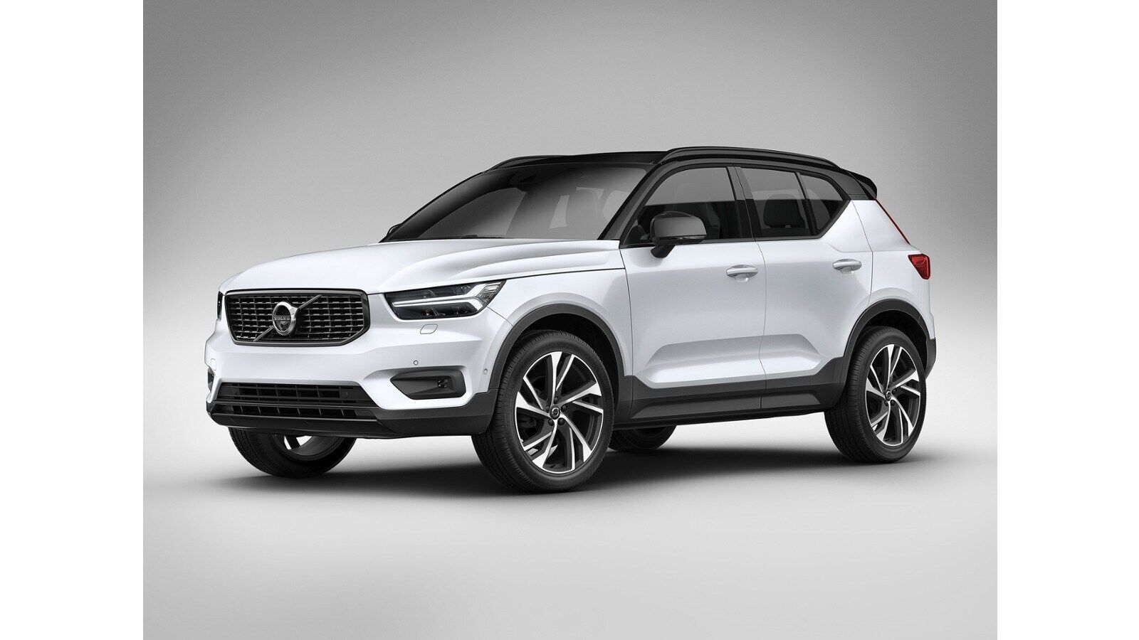 2022 VOLVO XC40